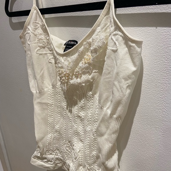 NWOT Le chateau embroidered camisole - Picture 4 of 5